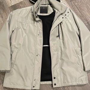 Mens Weatherproof coat; soft shell with liner; lots of pockets. Hood zips off.